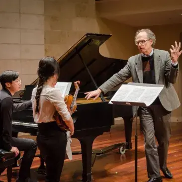 Tim Bach teaching a violinist and pianist