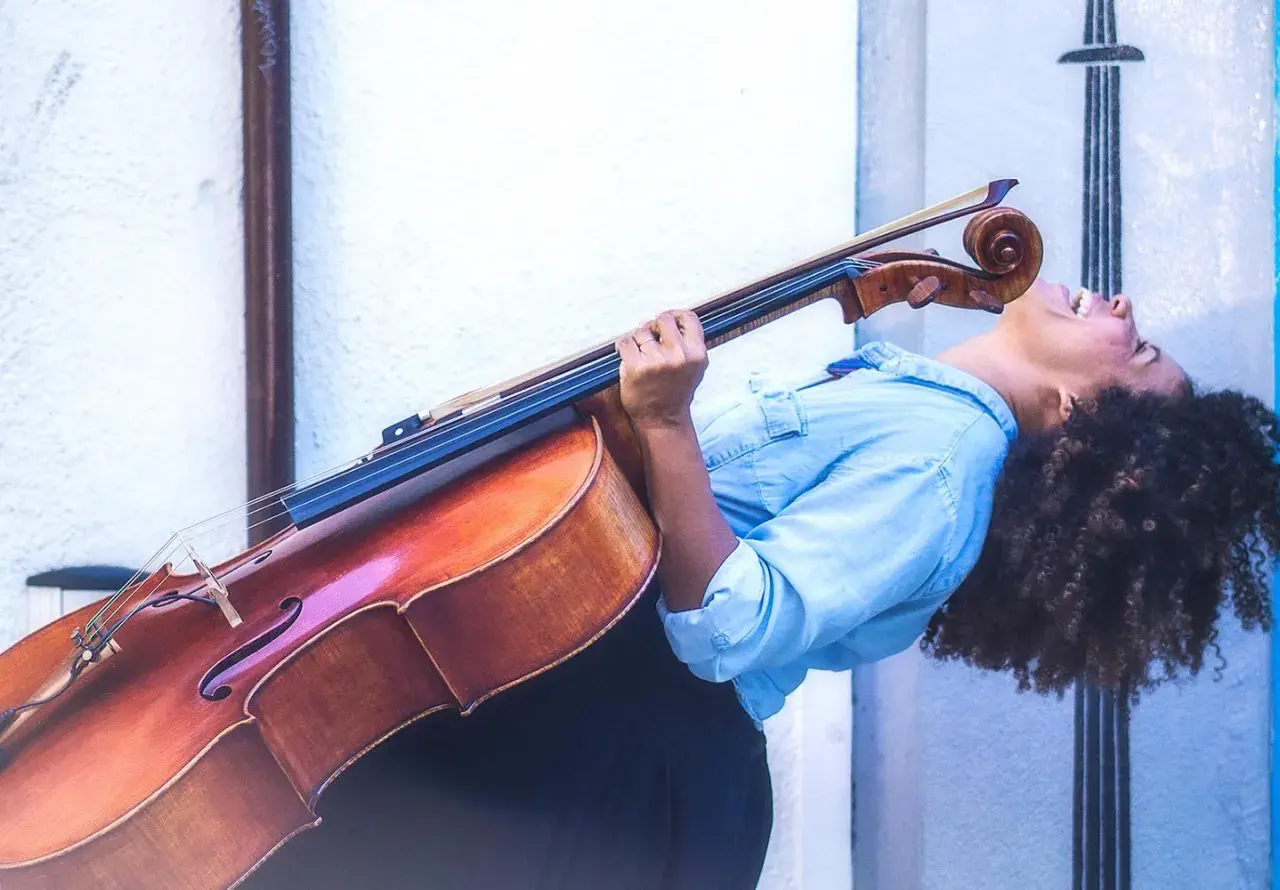 A photo of student and cellist Mia Pixley