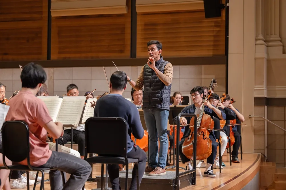 Vinay Parameswaran with the SFCM Orchestra.